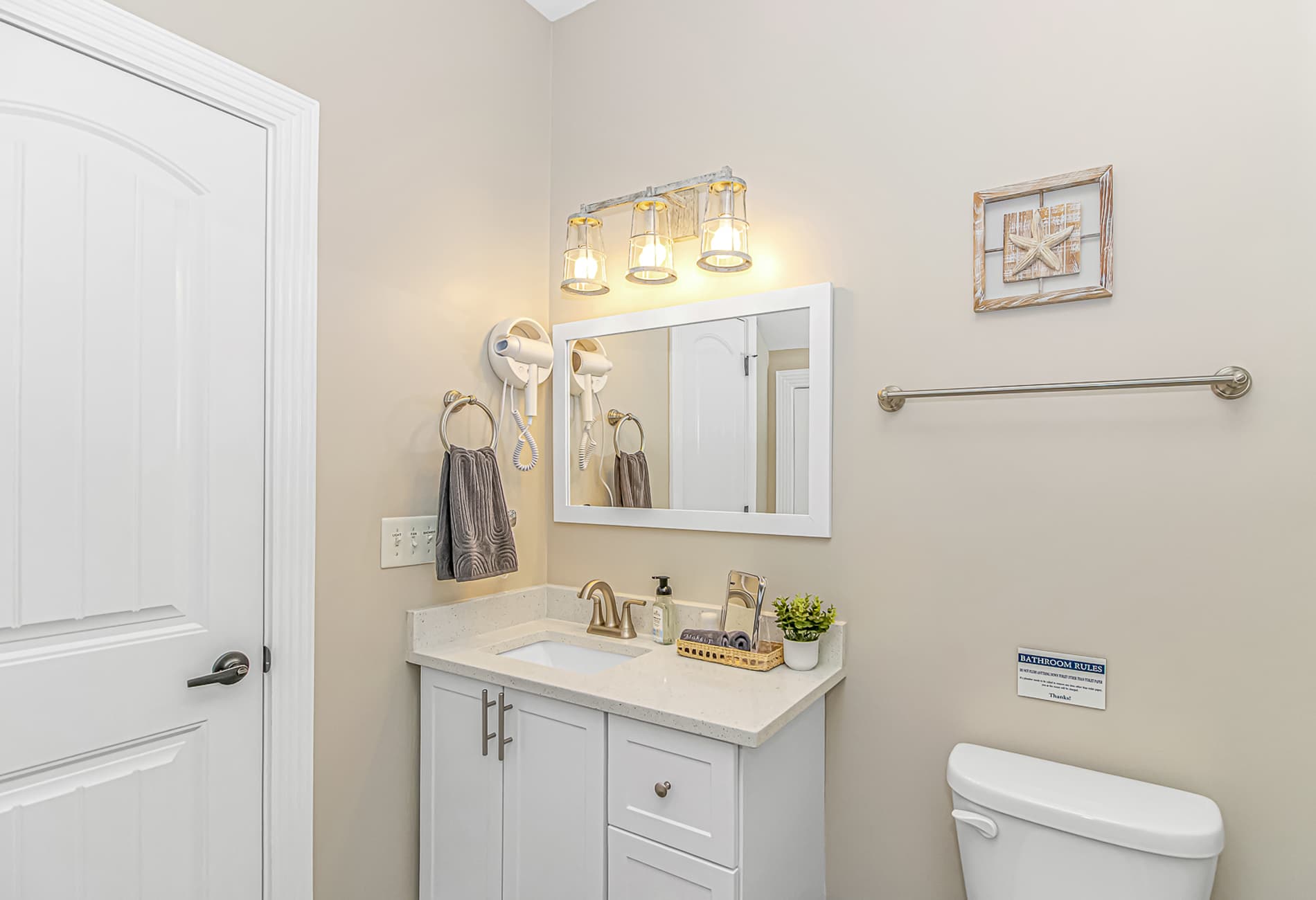 Downstairs King Master Ensuite Bathroom