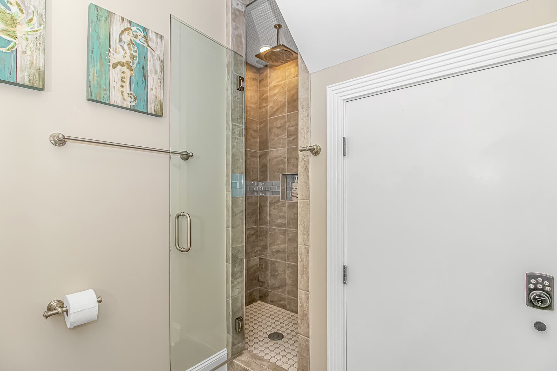 Downstairs King Master Ensuite Bathroom